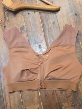 Comfort Front-Zip Wireless Bra in Brown